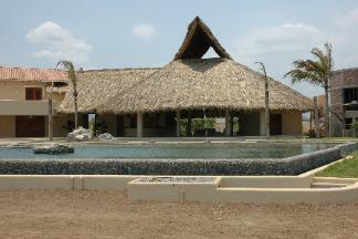 With Custom Infinity Pool